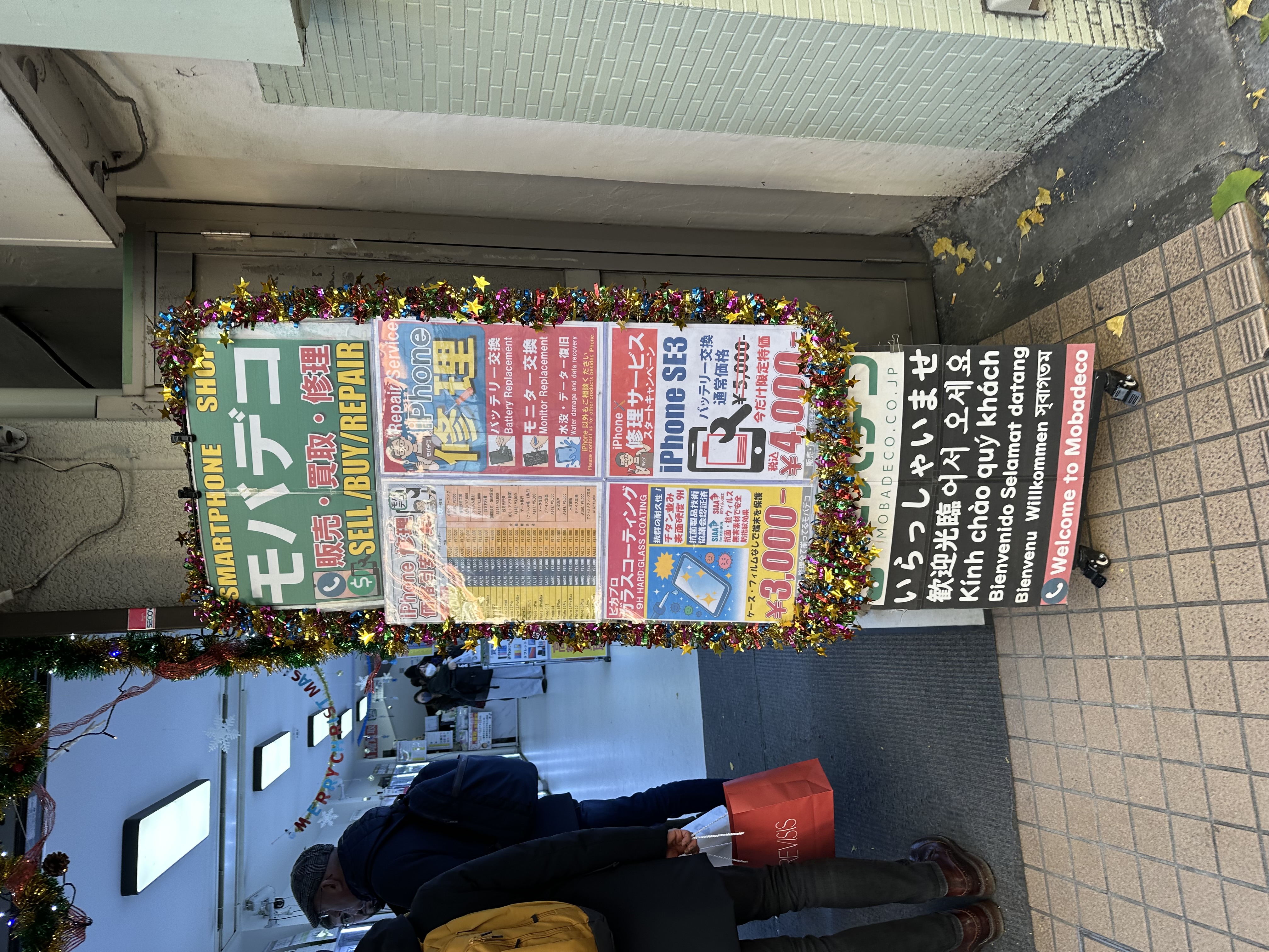 モバデコの店内